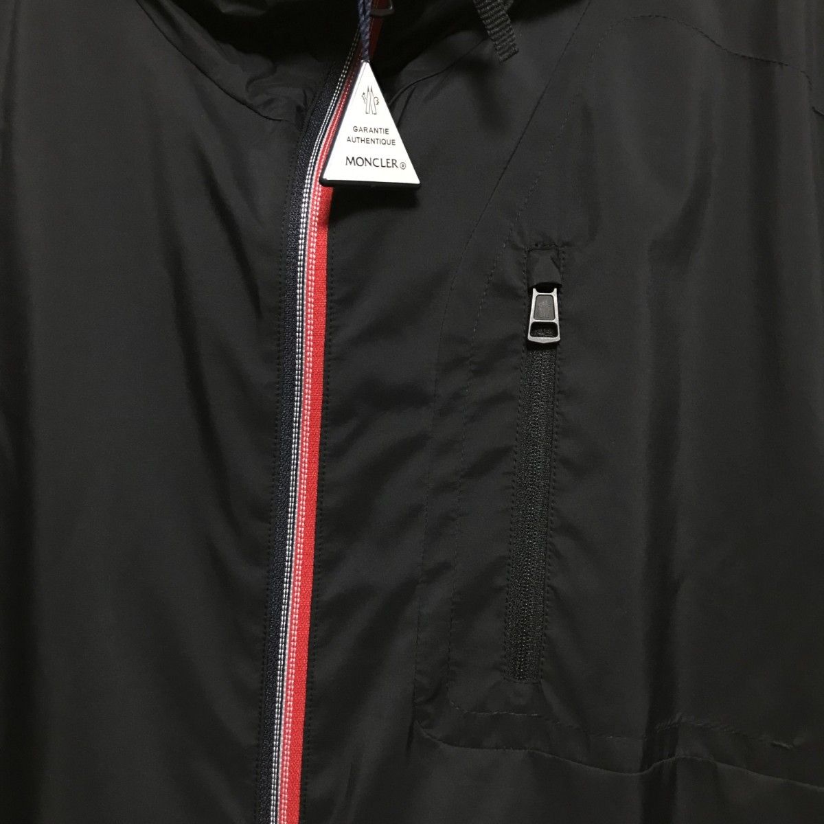 MONCLER 1952 AMASTAN フード付き ナイロンジャケット 3 新品 MONCLER 1952 AMASTAN フード付き ナイロンジャケット 3 新品