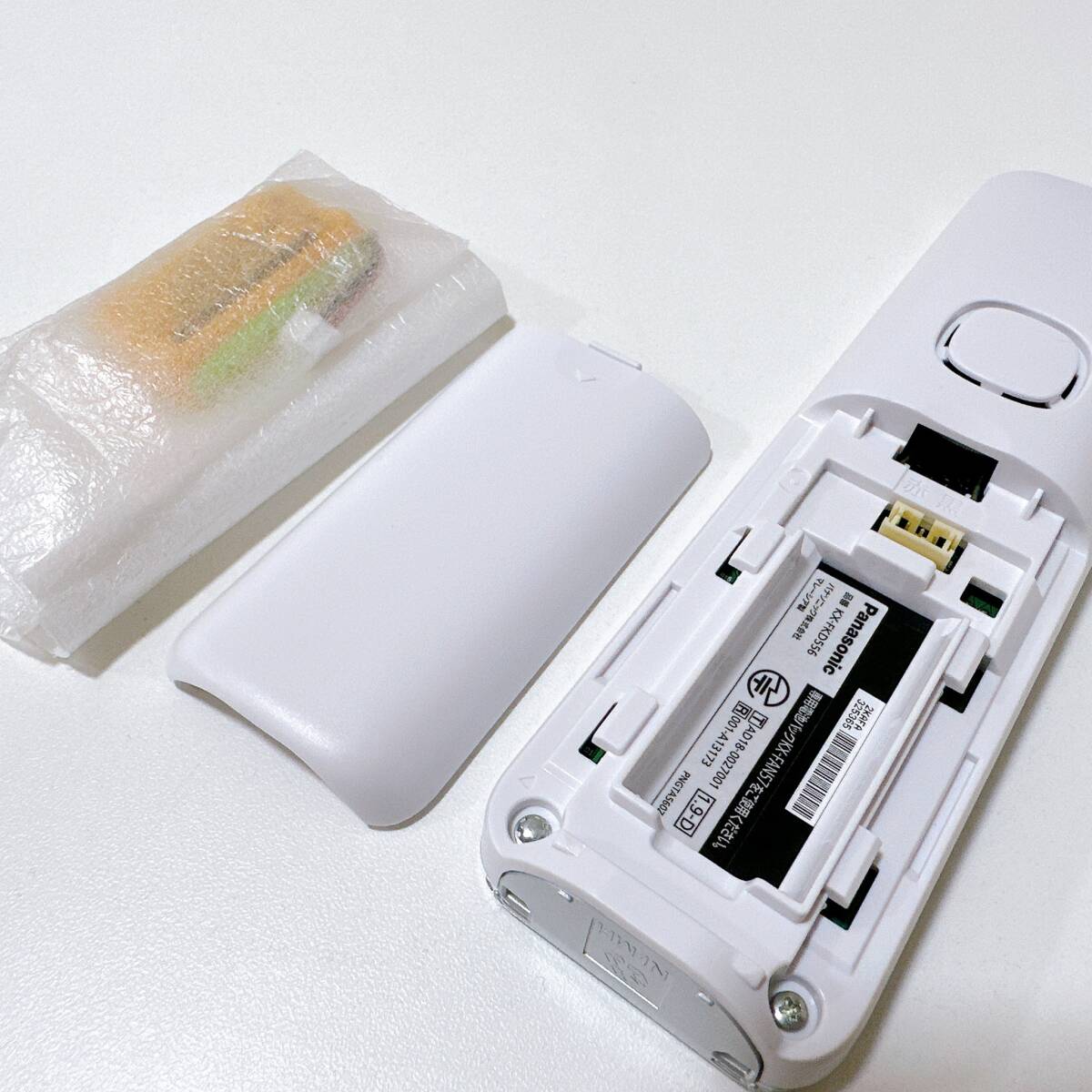 【TOA-4998】 1円～ Panasonic パナソニック 子機 KX-FKD556-S 電話機 家電 シルバー 充電器 専用電池 美品 現状保管品の画像8
