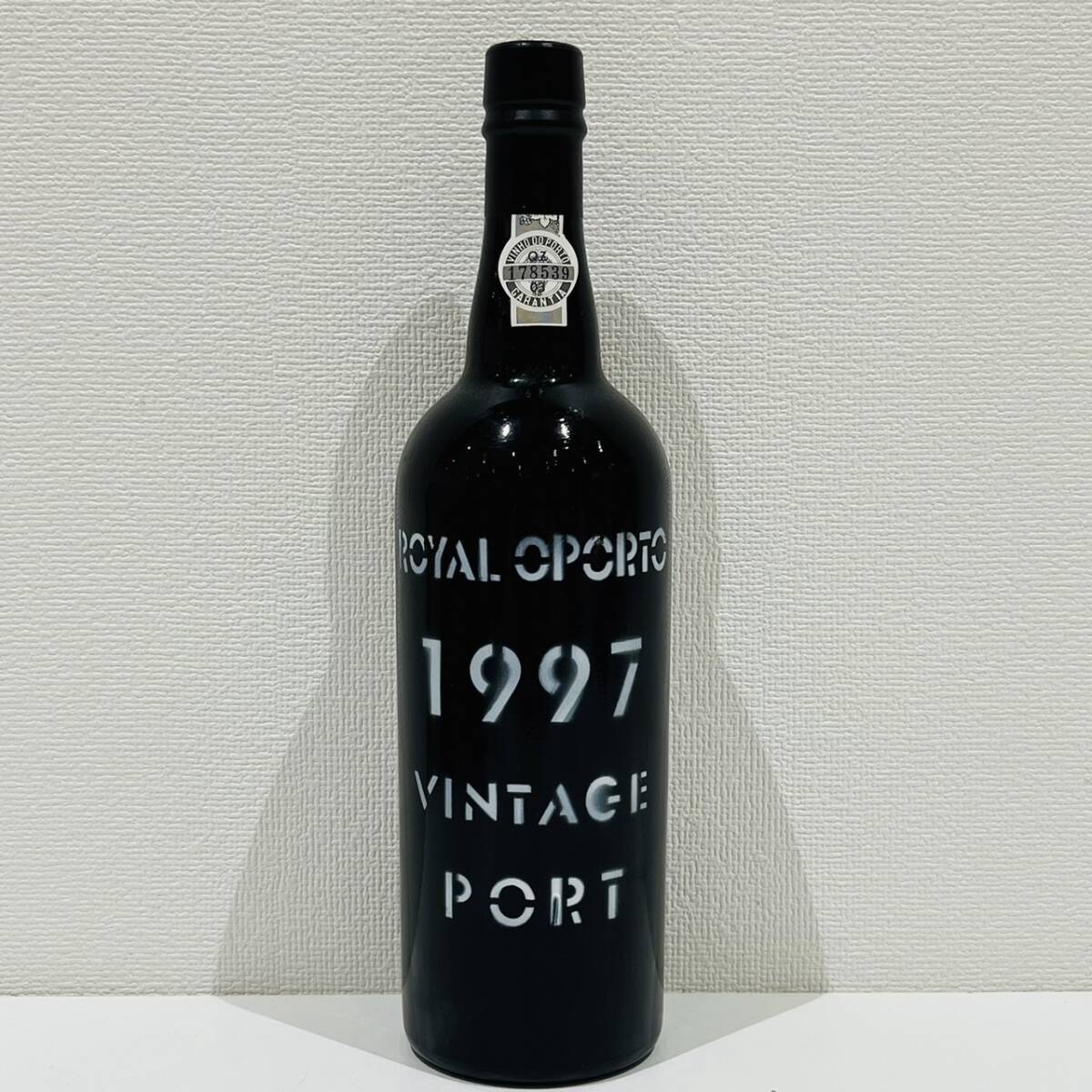 【AMT-10442】ROYAL OPORTO 1997 VINTAGE PORT 木箱入り ロイヤル オポルト ポートワイン 750ml 20% 未開栓 お酒 コレクション オールドの画像2