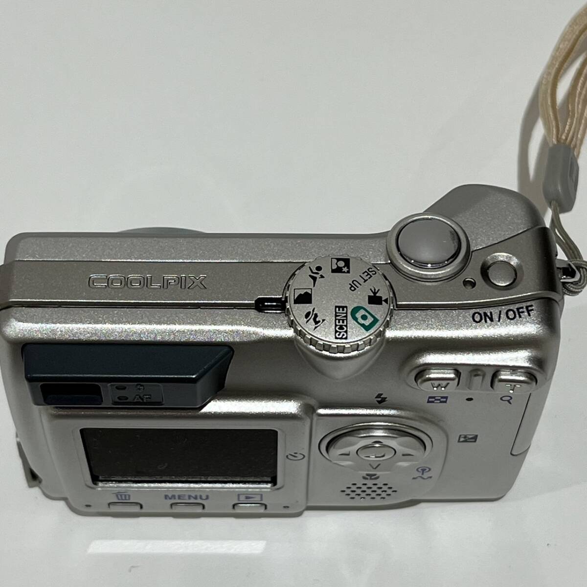 【AMT-10686】Nikon COOLPIX5200 ニコン クールピクス ZOOM NIKKOR ED 7,8-23.4mm 1:2.9-4.9 シルバー デジカメ 電化製品 ジャンク品の画像6