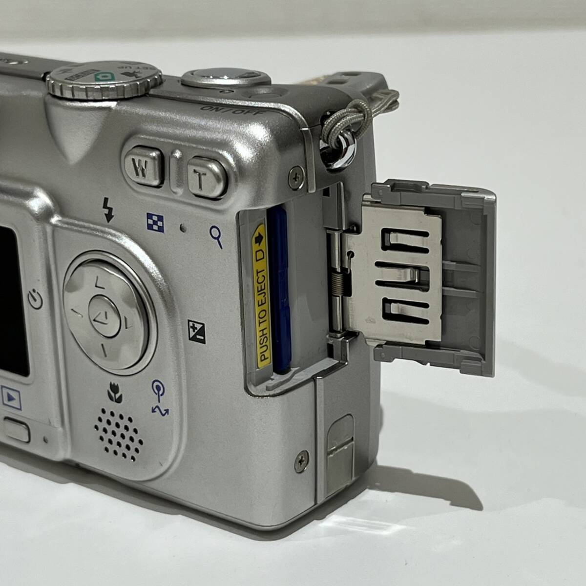 【AMT-10686】Nikon COOLPIX5200 ニコン クールピクス ZOOM NIKKOR ED 7,8-23.4mm 1:2.9-4.9 シルバー デジカメ 電化製品 ジャンク品の画像8