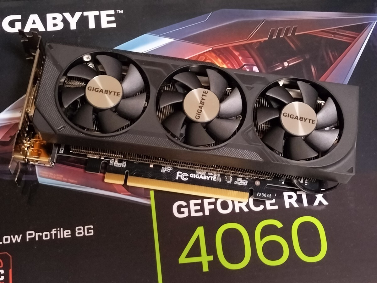 GIGABYTE RTX4060 8GB lowprofileグラフィックボード GV-N4060OC-8GLの画像1