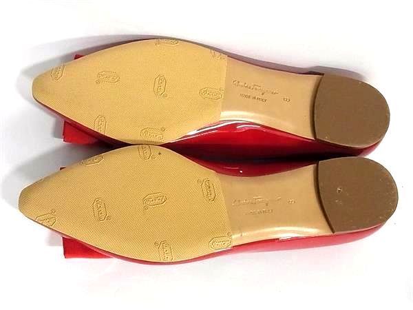 1円 ■新品同様■ Salvatore Ferragamo フェラガモ ガンチーニ パテントレザー パンプス サイズ 8(約25.5cm) 靴 レッド系 AW4045の画像4