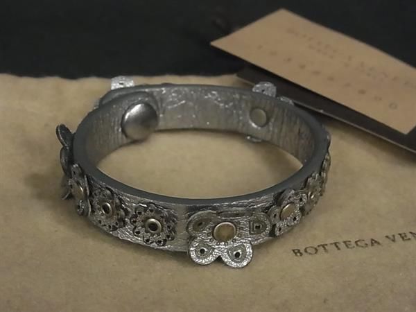 1円 ■美品■ BOTTEGA VENETA ボッテガヴェネタ レザー フラワーモチーフ ブレスレット アクセサリー レディース シルバー系 FC2125の画像1