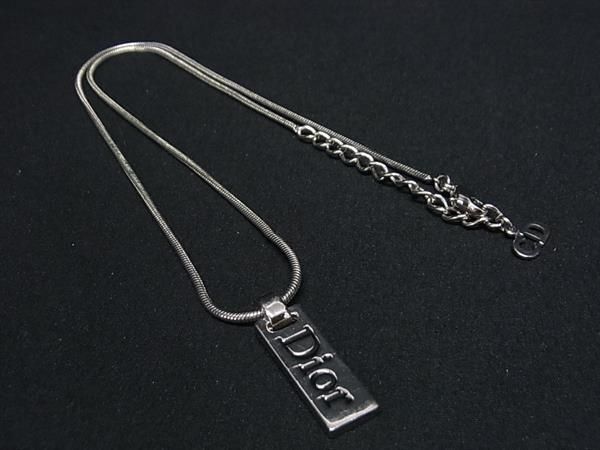 1円 ■美品■ ChristianDior ディオール ロゴプレート ネックレス ペンダント アクセサリー レディース シルバー系 AW8040の画像1