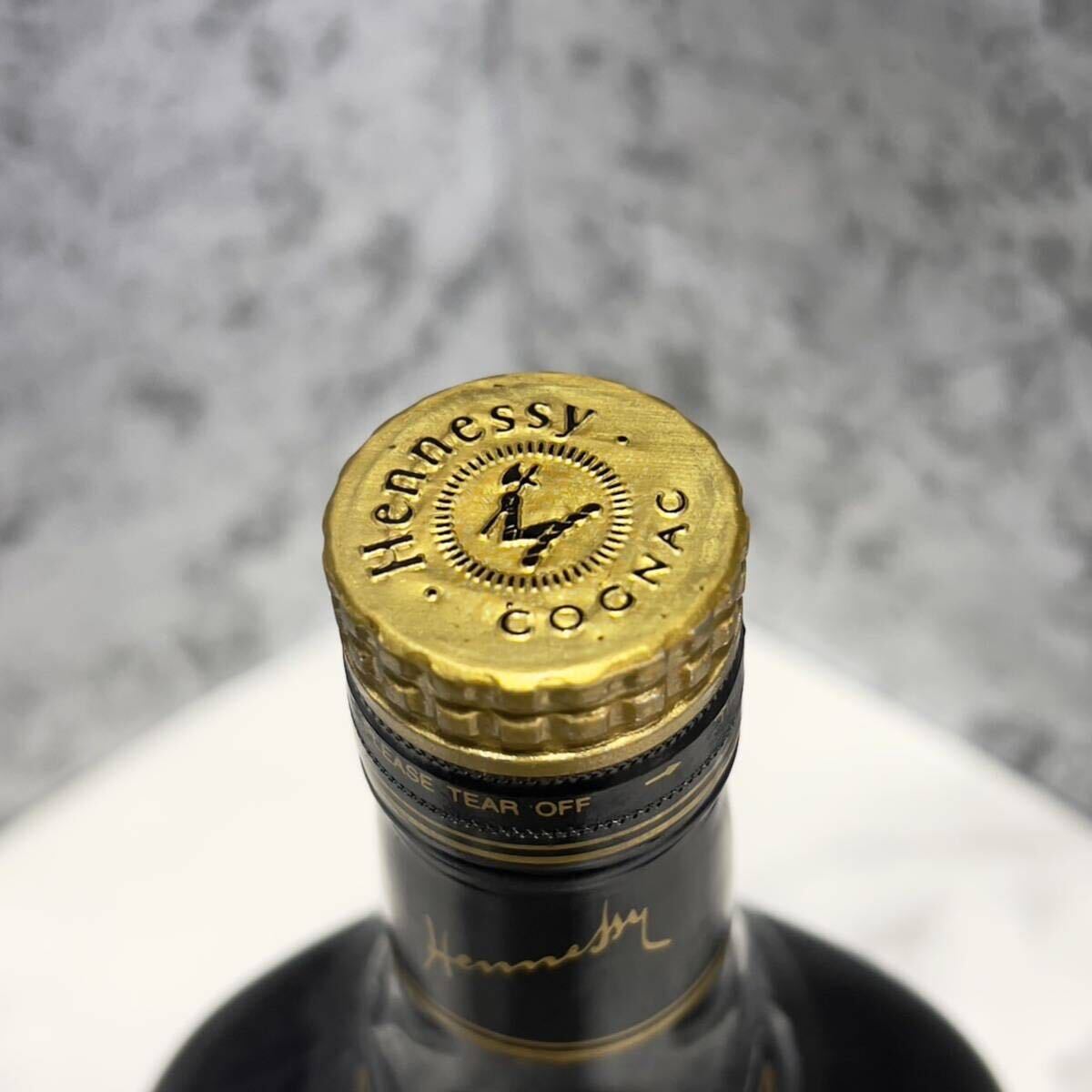 【未開栓】Hennessy ヘネシー X.O COGNAC コニャック 金キャップ クリアボトル 700ml 40% ブランデー 洋酒 古酒 の画像4