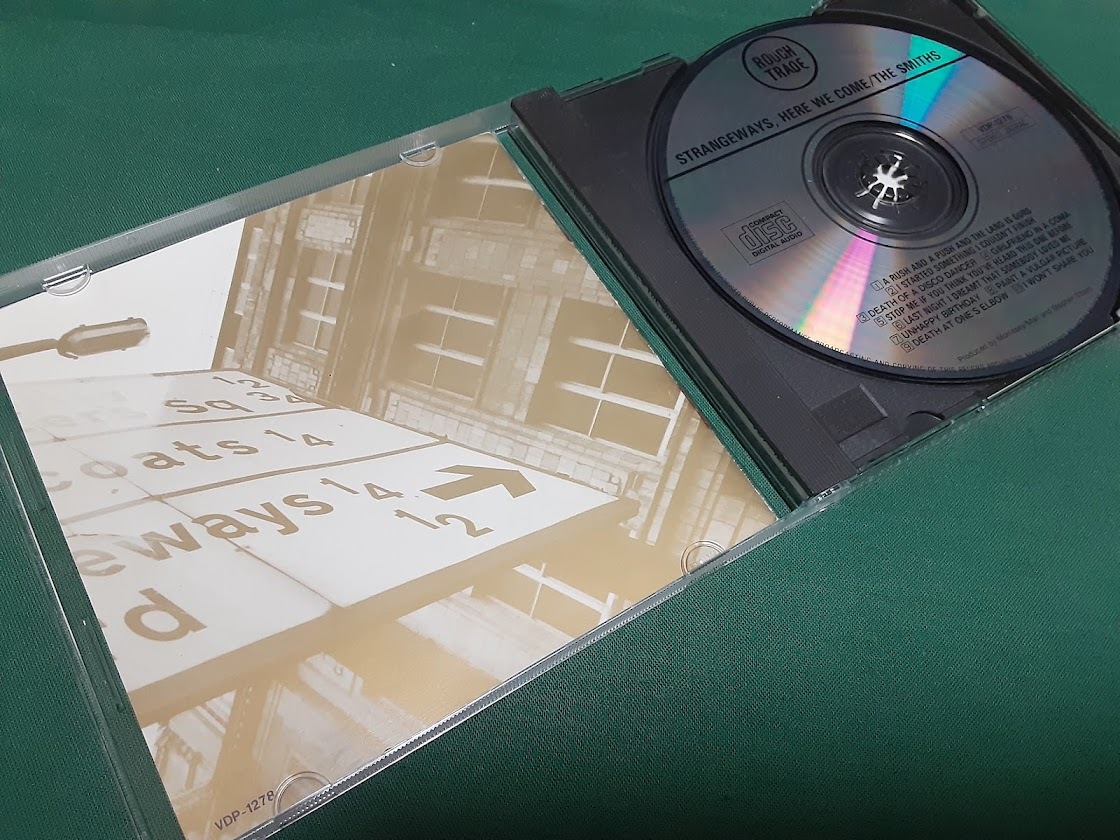 SMITHS,THE　ザ・スミス■『ストレンジウェイズ・ヒア・ウィー・カム』日本盤CDユーズド品_画像3