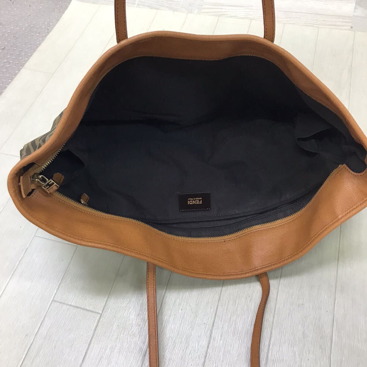 保管品 ジャンク 現状品 FENDI フェンディ 8BH198-GRP 119-2111 ズッカ柄 ブラウン トートバッグ 鞄 巾着あり_画像4