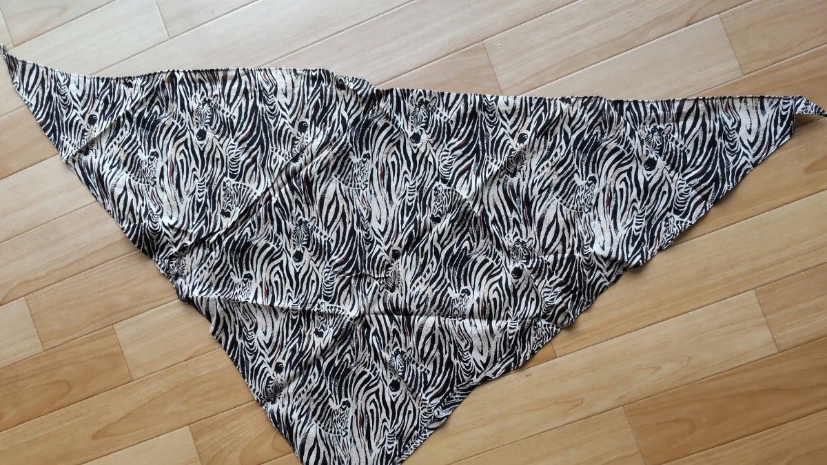 003:アニマル スカーフ(ゼブラ) バンダナ 三角巾 シマウマ迷彩柄 (トラ柄、ヒョウ柄などお好きな方)  首元 おしゃれ 飾り