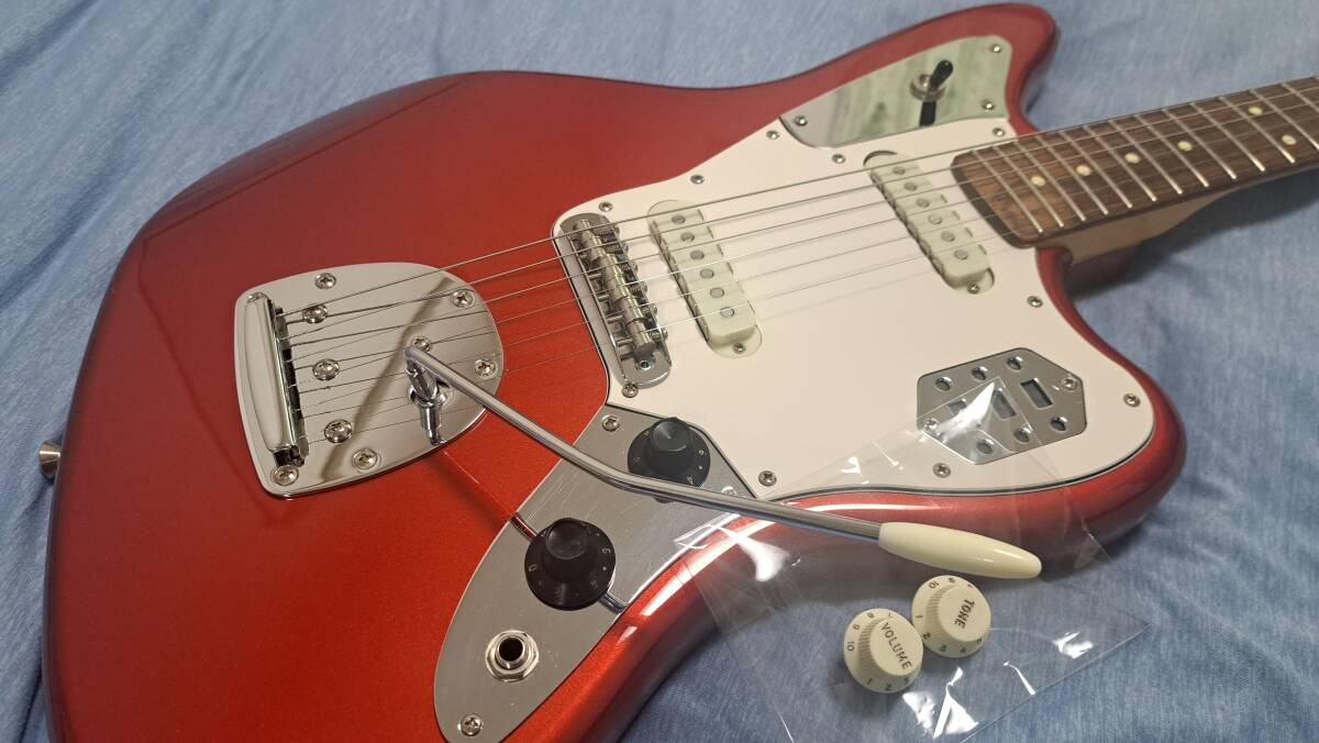 Squier by Fender Jaguar スクワイア ジャガー　ダンカンデザインPU ゴトーロックペグ交換　ソフトケース、ジャズマスター用白ノブ付属_画像10