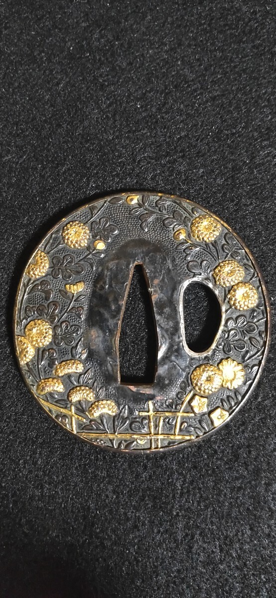  Japanese sword fittings guard on sword era thing gold . flower map pattern 