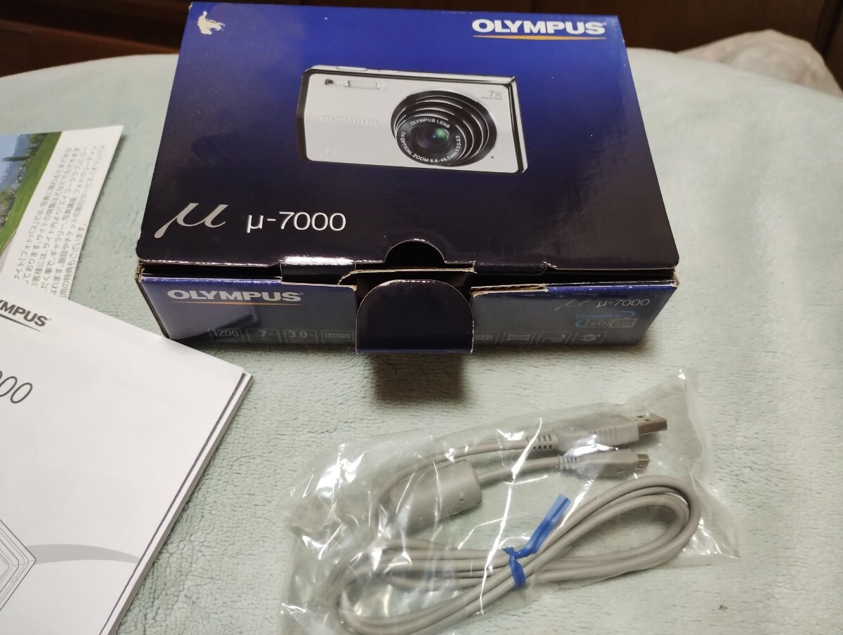 【撮影可能、液晶スジ】OLYMPUS μ7000 オリンパス デジタルカメラ 撮影OK 電池2個付属 箱入り 充電器 説明書フルセット_画像3
