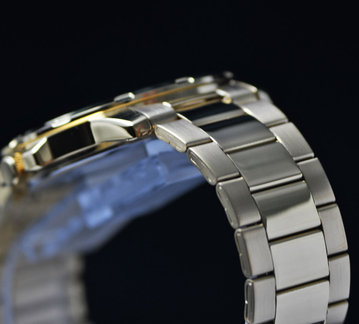 逆輸入カシオ最新作 全身ゴールド 30m防水 精悍なブラックフェイス マルチファンクション 腕時計 新品 CASIO メンズ 日本未発売_画像8