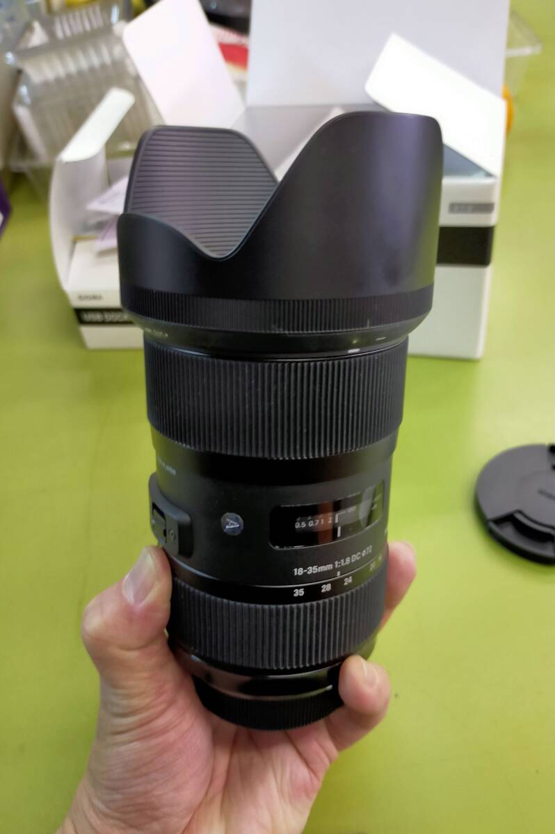 【未使用に近い】SIGMA シグマ 18-35mm F1.8 DC HSM | Art ニコンＦマウント用 使用頻度少なく 防湿庫保管 状態良好の画像8