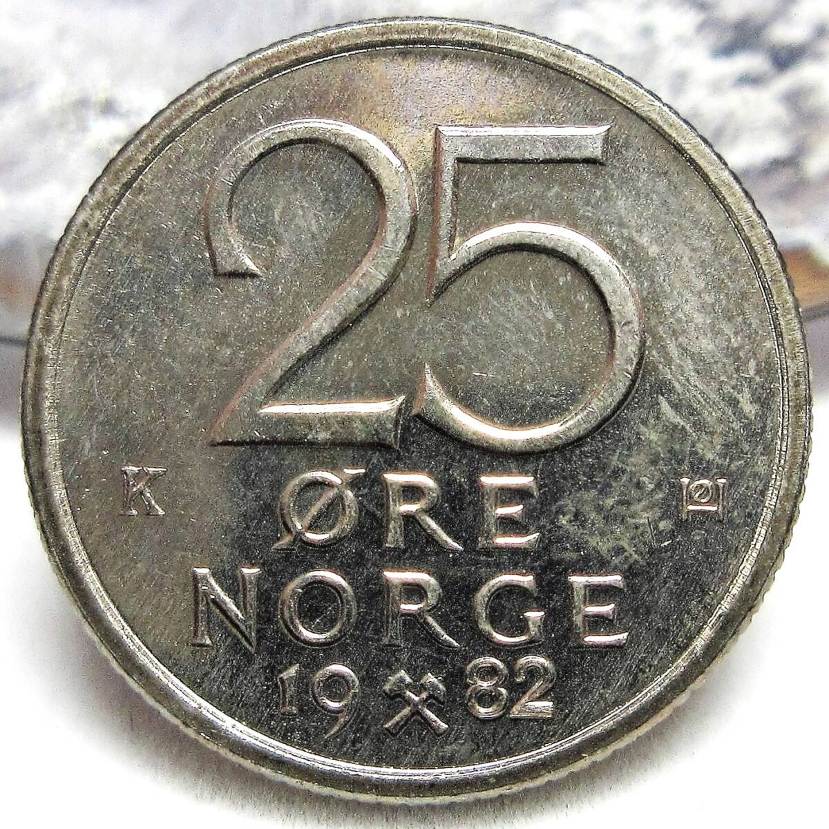 ノルウェー 25オーレ 1982年 17.02mm 2.40g_画像2