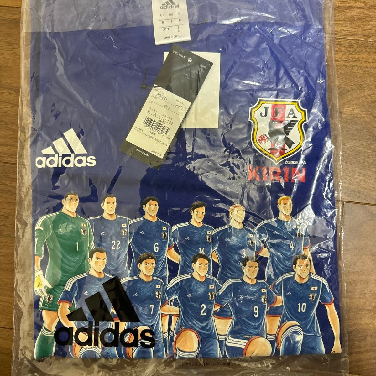 adidas サッカー日本代表　キャプテン翼　コラボtシャツ　未使用　非売品　なでしこジャパンタオル付き