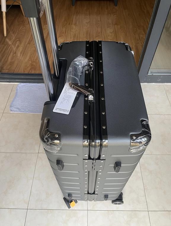  high quality,24 -inch luggage, suitcase, alloy frame, thickness. exist 