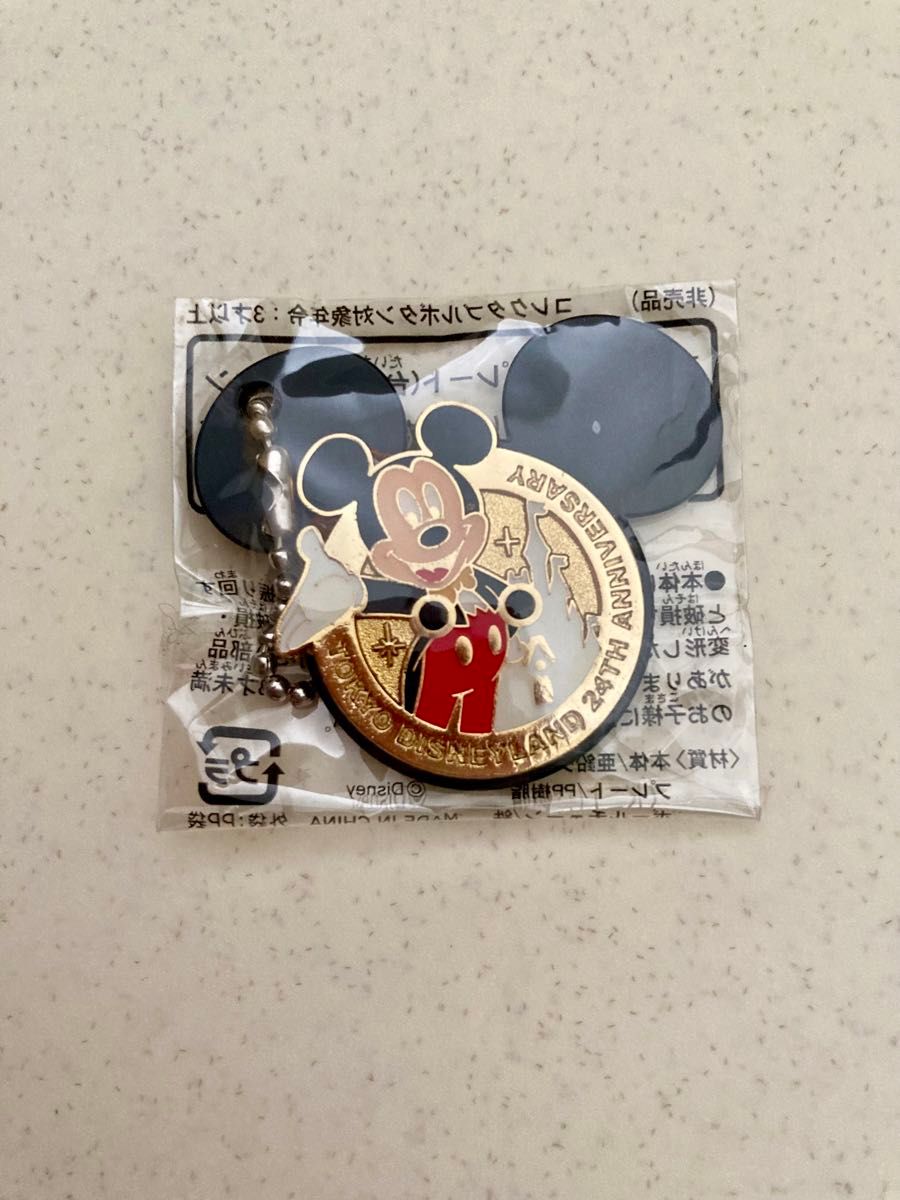 東京ディズニーリゾート　ミッキーマウス　チャーム　ピンバッジ　コレクタブルボタン