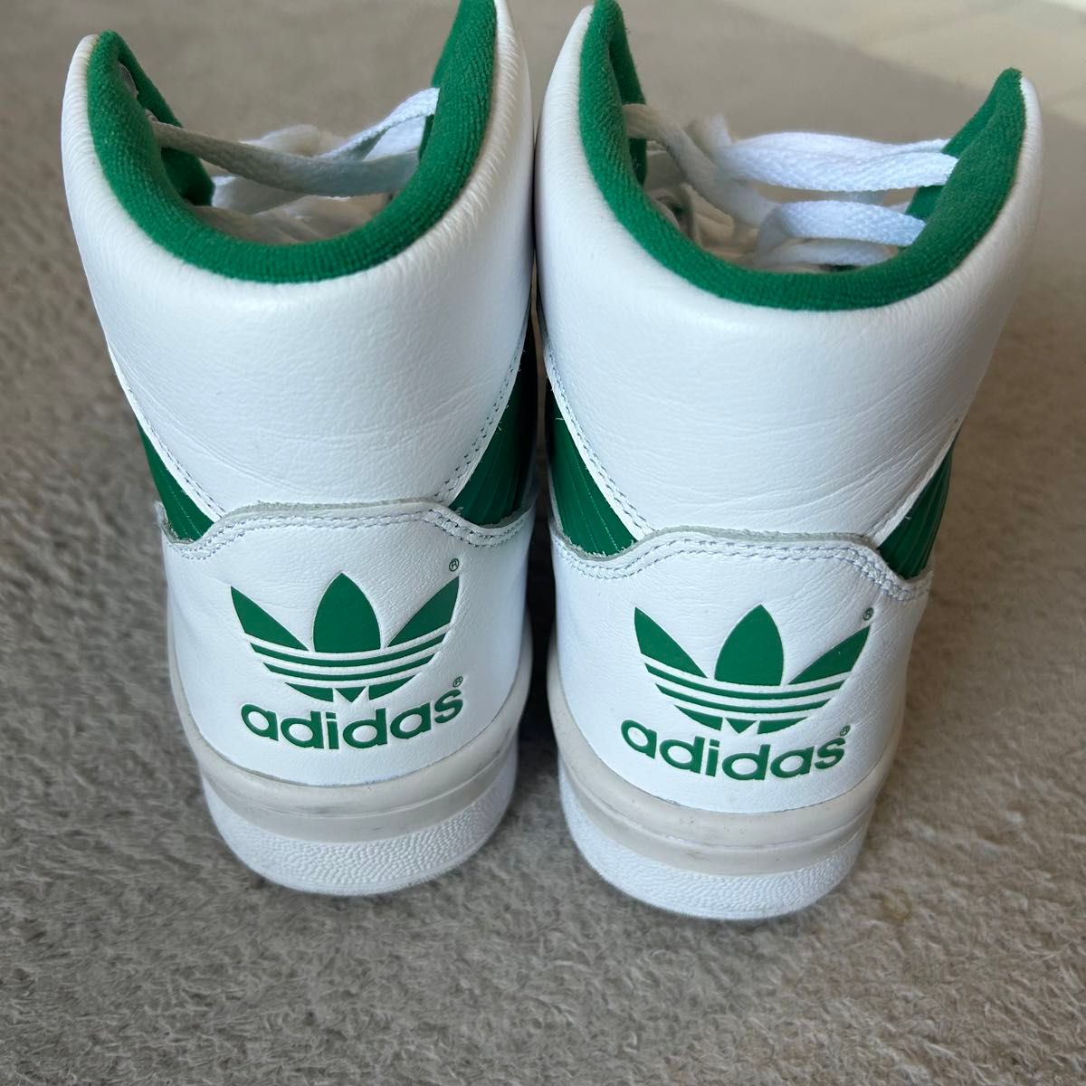 ハイカットスニーカー　adidas