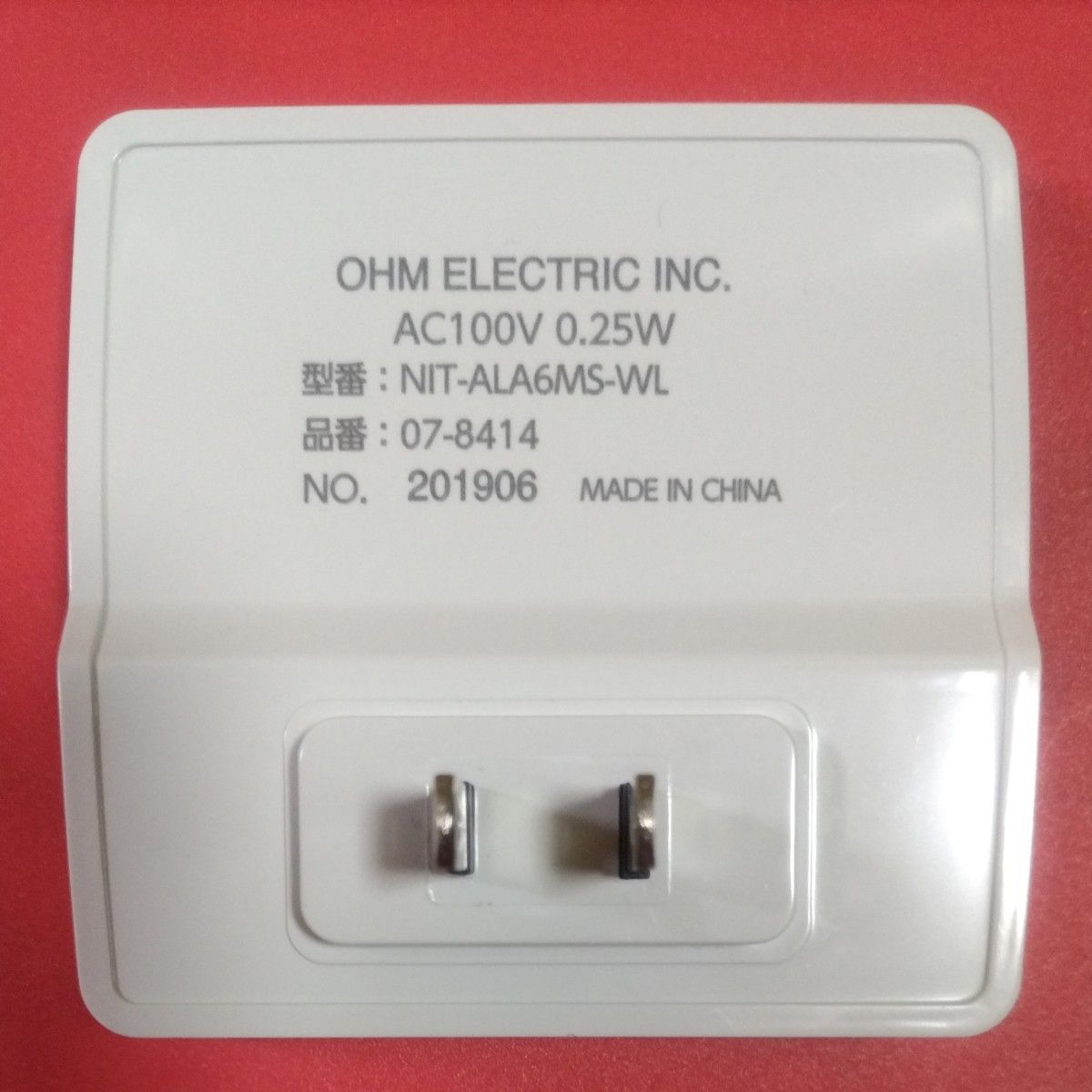 ★オーム OHM コンセントタイプ LEDナイト明暗センサーライト NIT―ALA6MS―WL