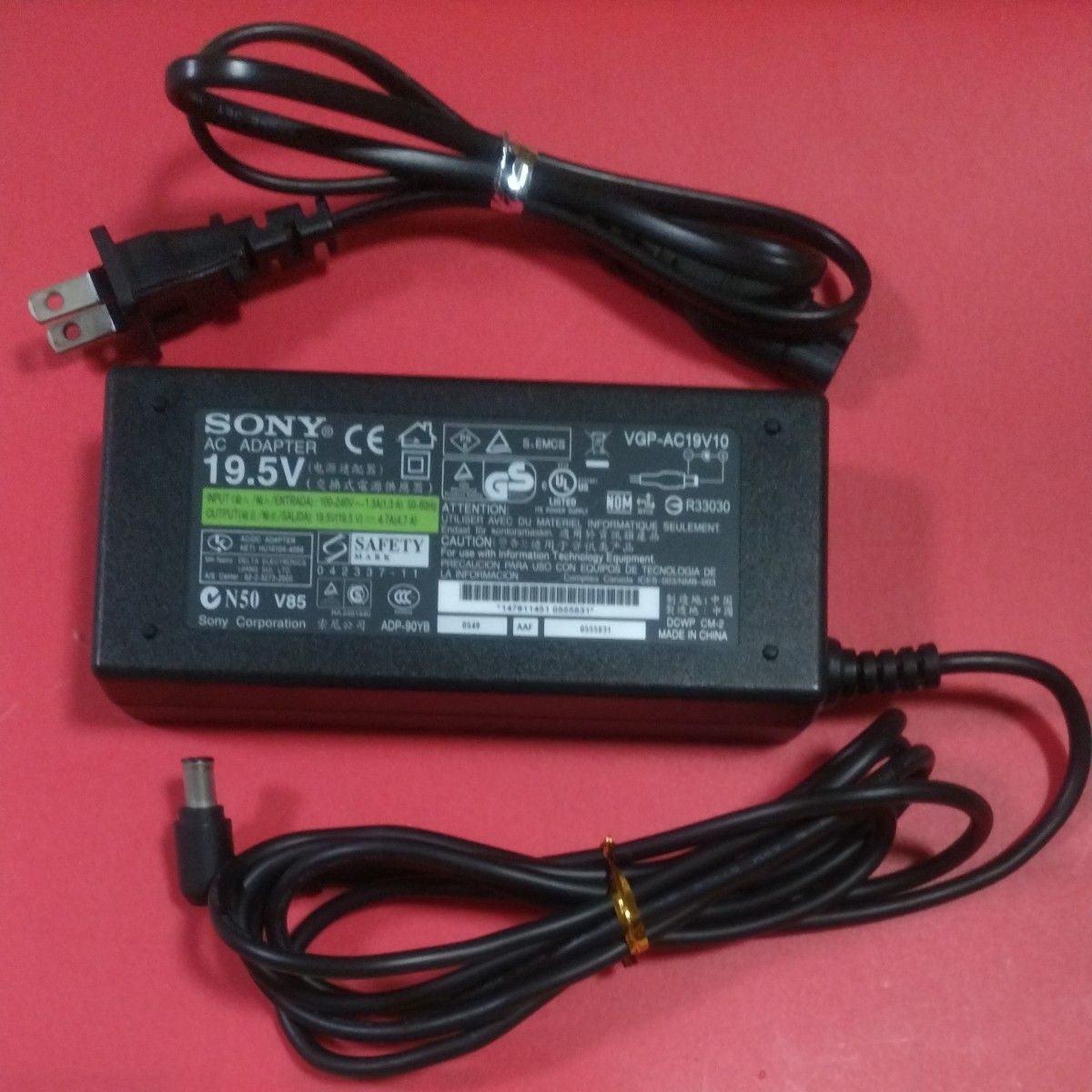 ★ SONY ノートパソコン用ACアダプター VGP―AC19V10（出力：19.5V   4.7A）純正品