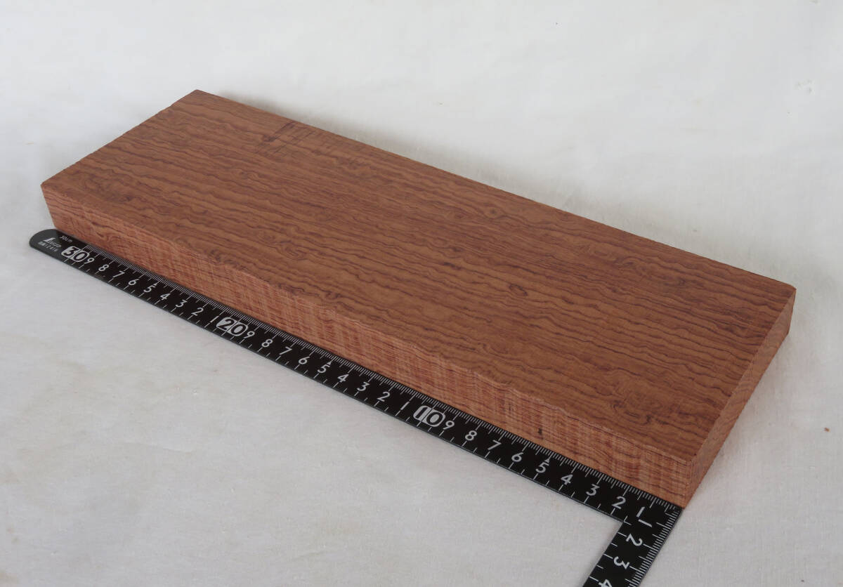 木材・ブビンガ・板材・柾目・ペンブランク材・大きさ約３２５×１０２×２４ミリ_画像1