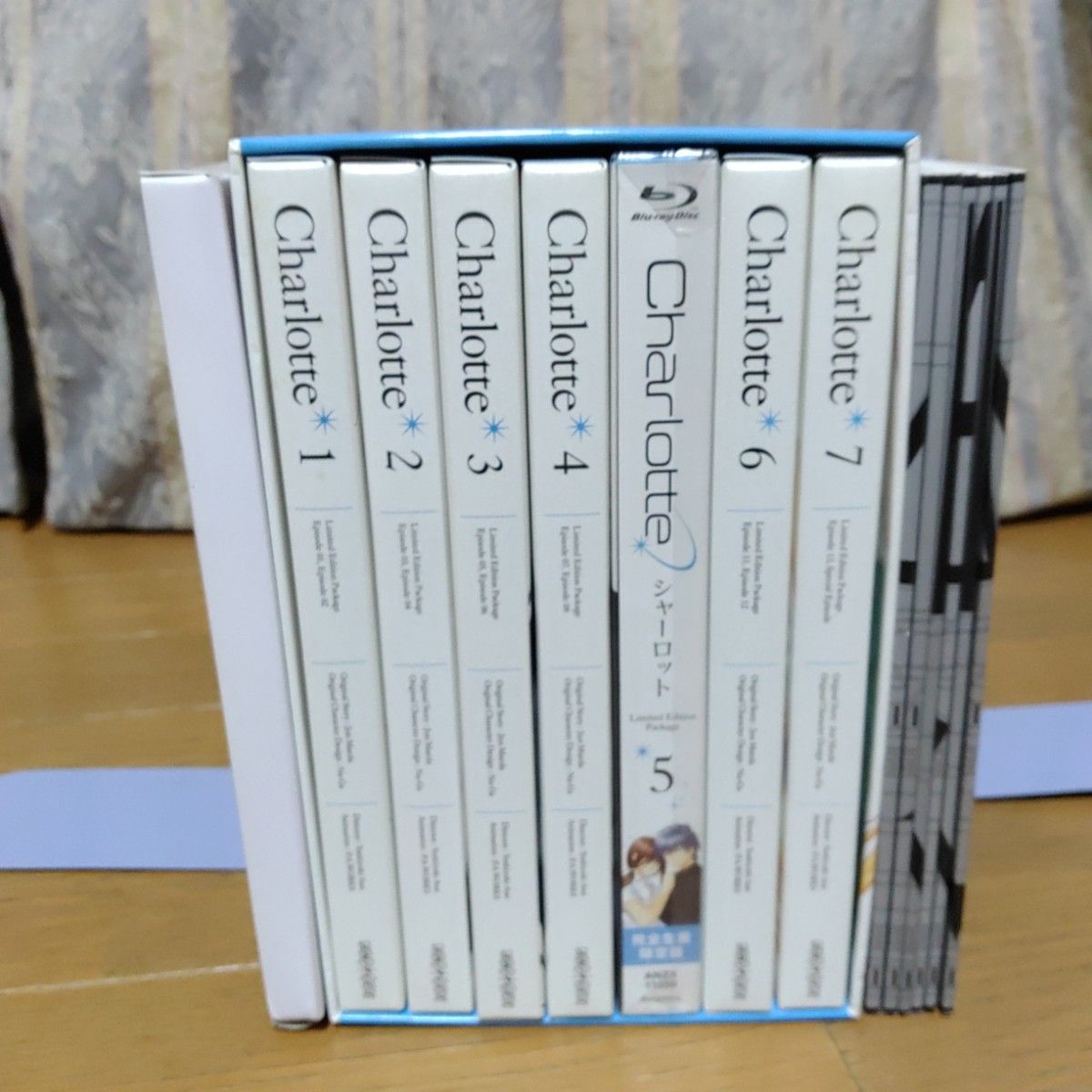 Blu-ray  Charlotte (シャーロット) 1巻から7巻 (完全生産限定版) 収納ボックス付き ラバーキーホルダー付き