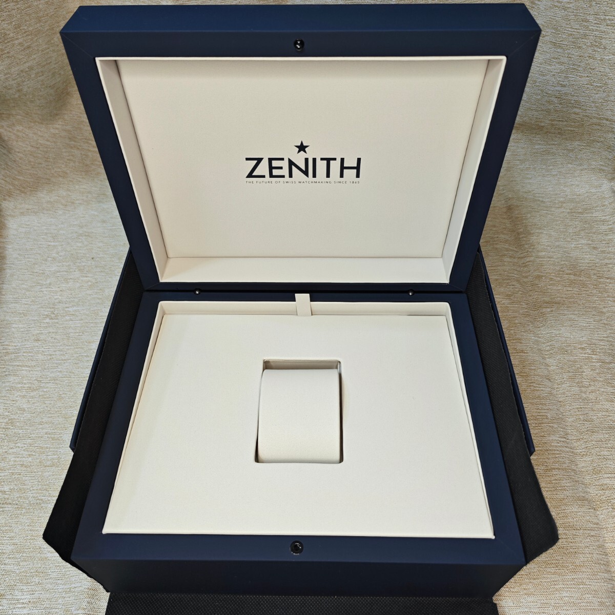 超美品 送料無料 ZENITH ゼニス 純正品 時計ボックス 空箱 時計 超美品 送料無料 ZENITH ゼニス 純正品 時計ボックス 空箱 時計