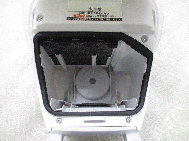◎美品 Panasonic パナソニック 紙パック式 電気掃除機 MC-PJ220G-W 軽量 クリーンセンサー パワーノズル 展示品 w4116の画像3