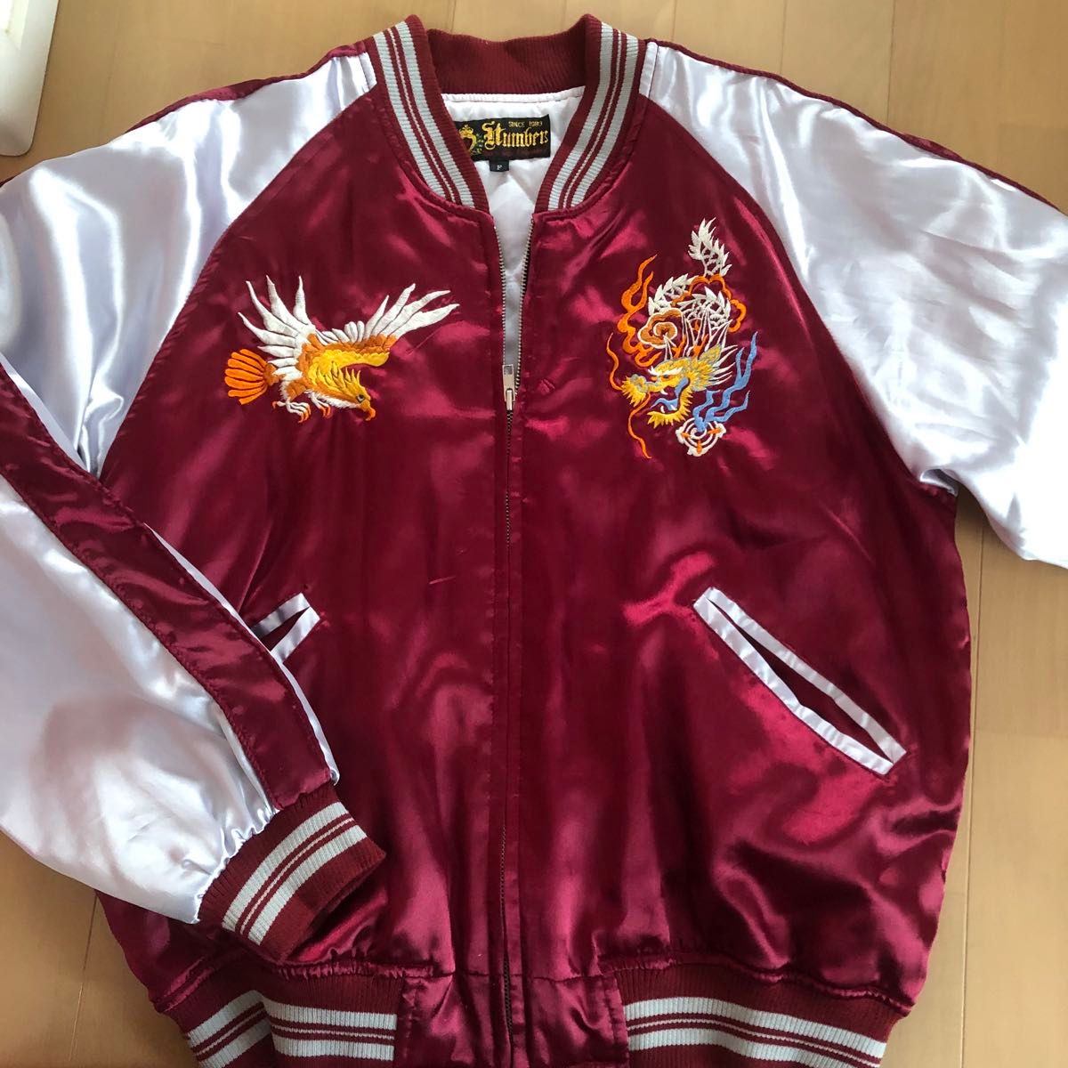 メンズL 鷹 龍刺繍スカジャン エンジ色 中綿キルト レッド 和柄 メンズL 鷹 龍刺繍スカジャン エンジ色 中綿キルト レッド 和柄