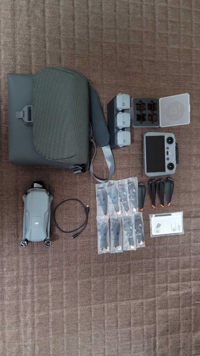 DJI Air 3 Fly Moreコンボ（DJI RC 2付属）美品 の画像1