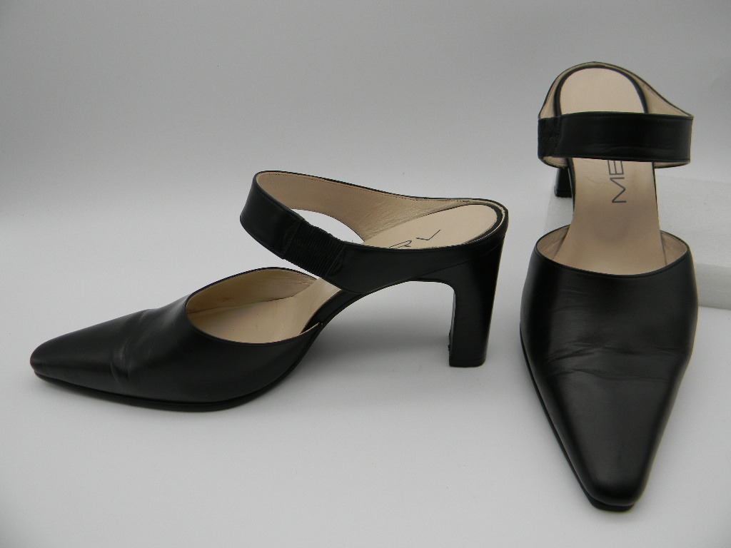 **[ MERV ]* black. leather mules (24cm)