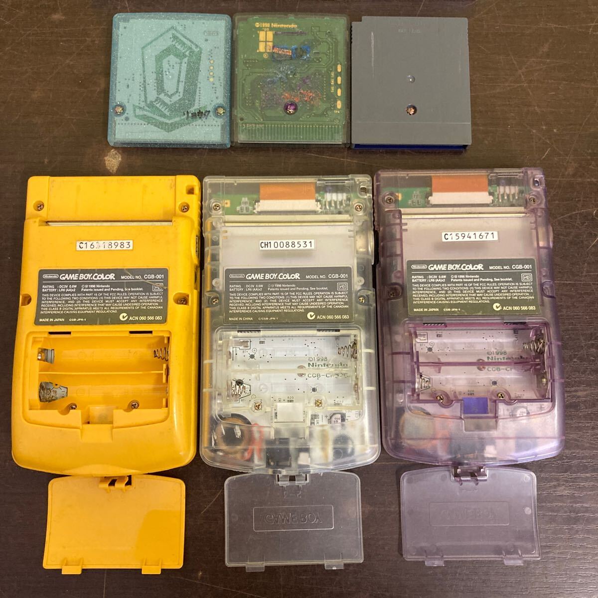 Nintendo 任天堂 GAME BOY COLOR CGB-001 まとめて３台 / ソフト3枚ポケットモンスター金 クリスタルバージョン ドンキーコング2001_画像3