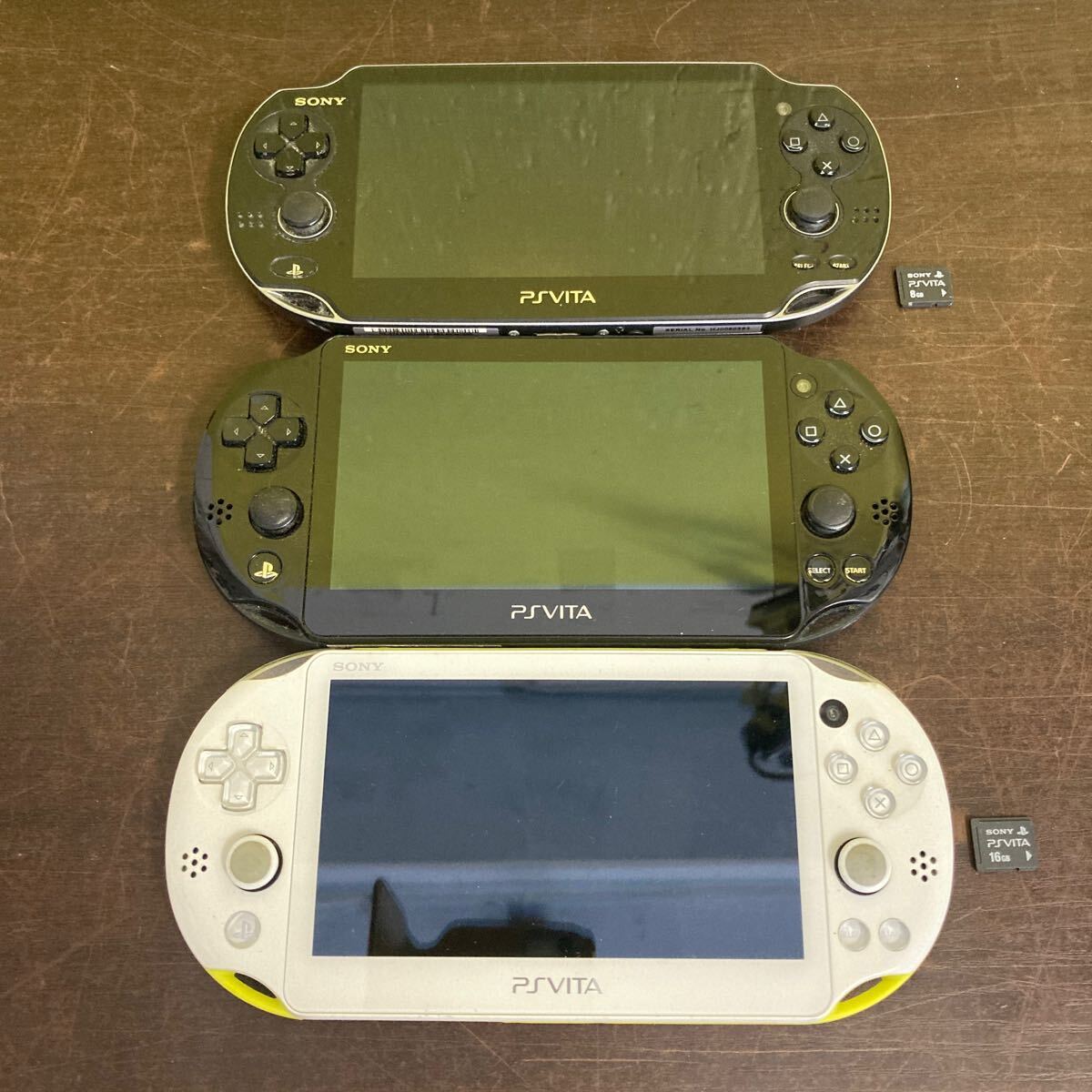 SONY ソニー PlayStation PSVITA まとめて3台 PCH-2000 PCH-1000メモリーカード 2枚の画像1