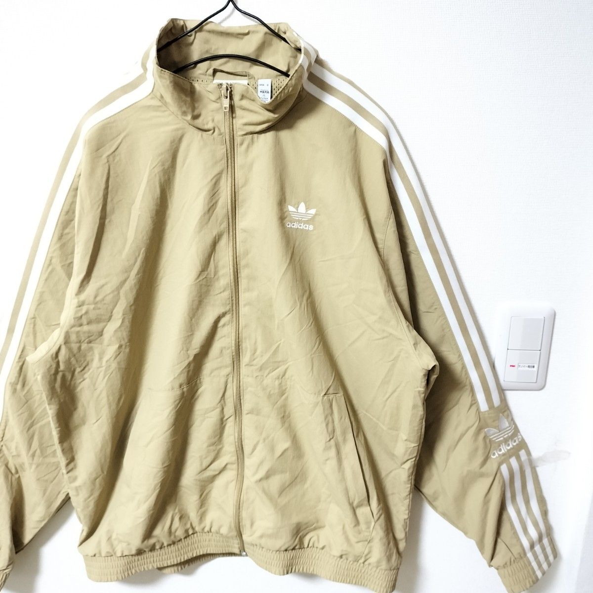 即日配送】adidas トラックジャケット ベージュ - ジャージ 即日配送】adidas トラックジャケット ベージュ - ジャージ