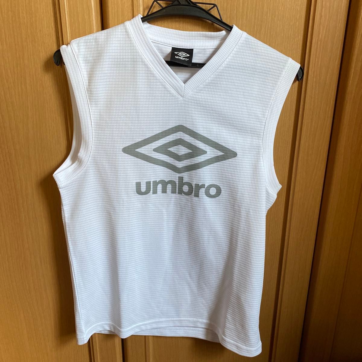 アンブロ ノースリーブ Vネック umbro プラクティスシャツ フットサル サッカー