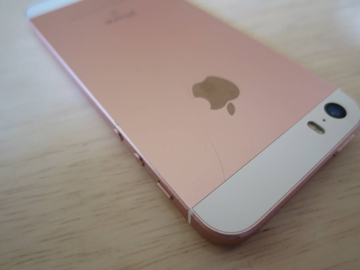 iPhone SE 16GB ローズゴールド SIMフリー バッテリー容量76％ アクティベーションロック解除済 利用制限〇docomoの画像3