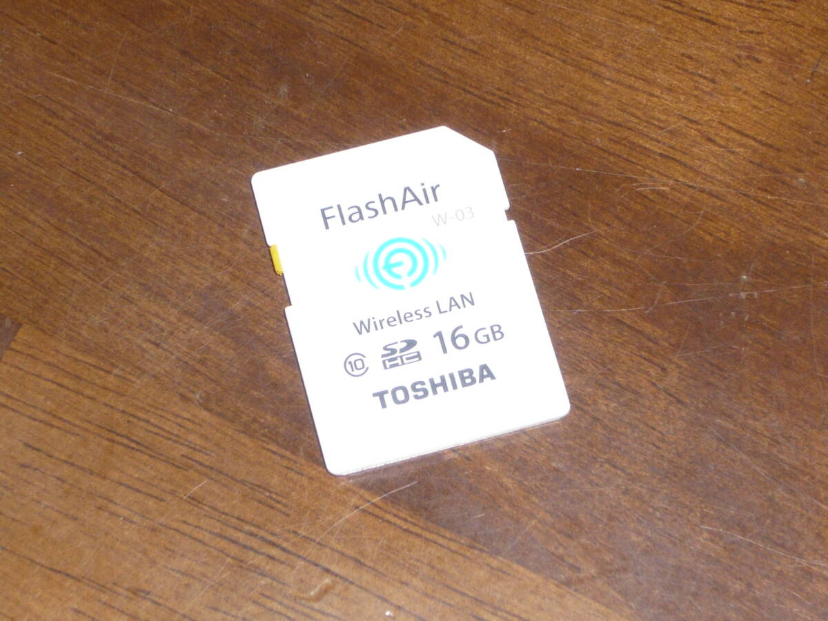 TOSHIBA FlashAir W-03 SDHC クラス⑩ 16GB WiFiの画像1