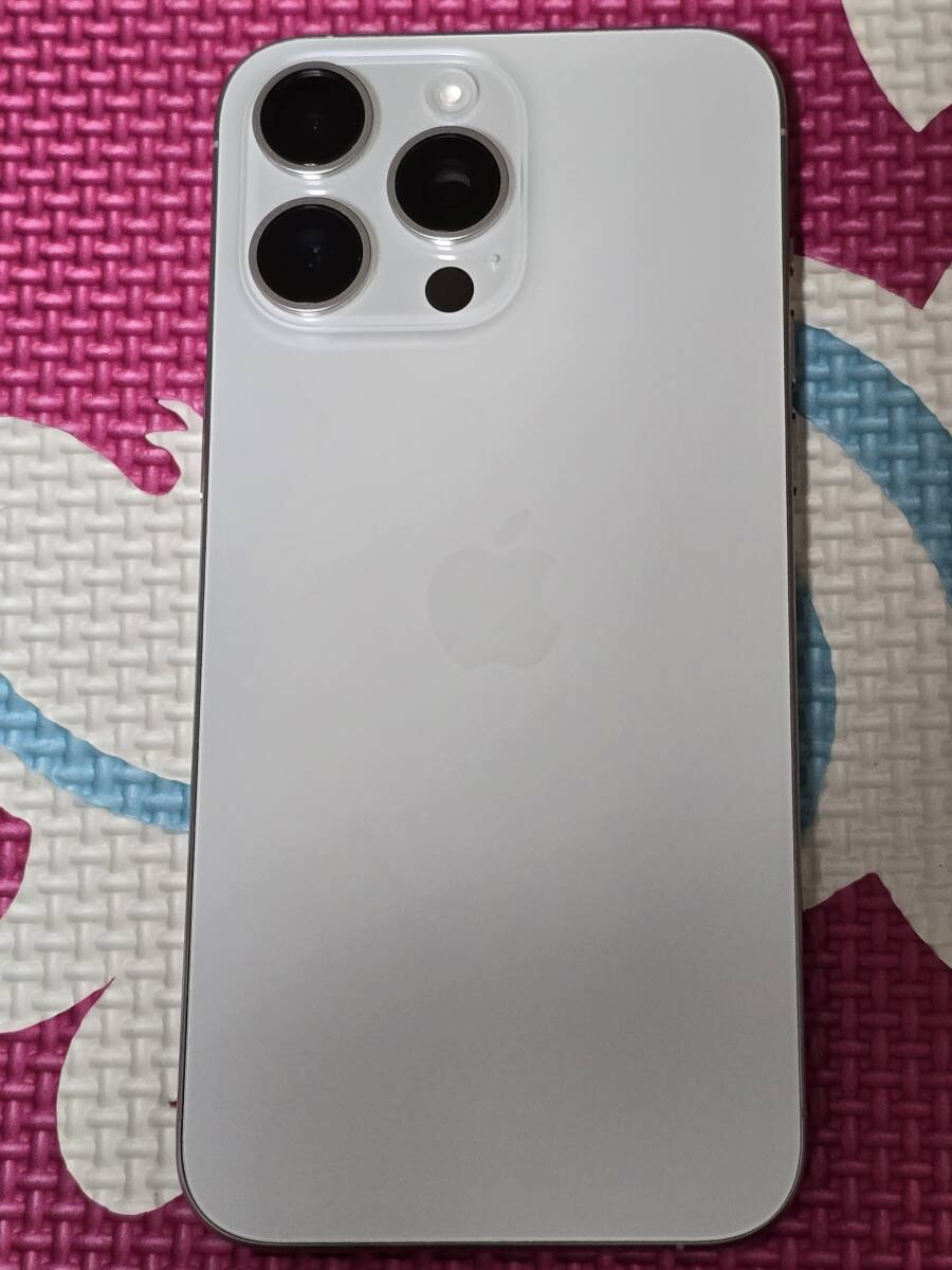 Apple iPhone 15 Pro Max (256 GB) ホワイトチタニウムの画像1