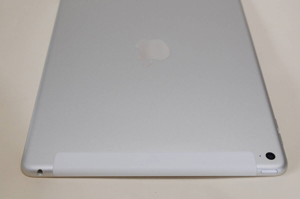 iPad Air2 Wi-Fi + Cellular 128GB シルバー Apple Certified Refurbished (SIMフリー) _上部です。