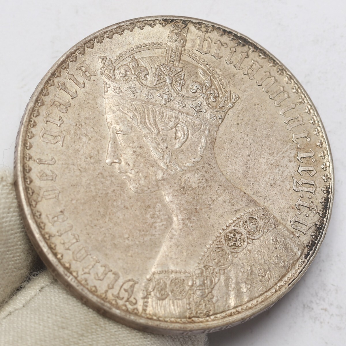 旧家蔵出し 1847年 ヴィクトリア女王 純銀 銀貨 古美術品 収集家 28.3g 39.1mmの画像3