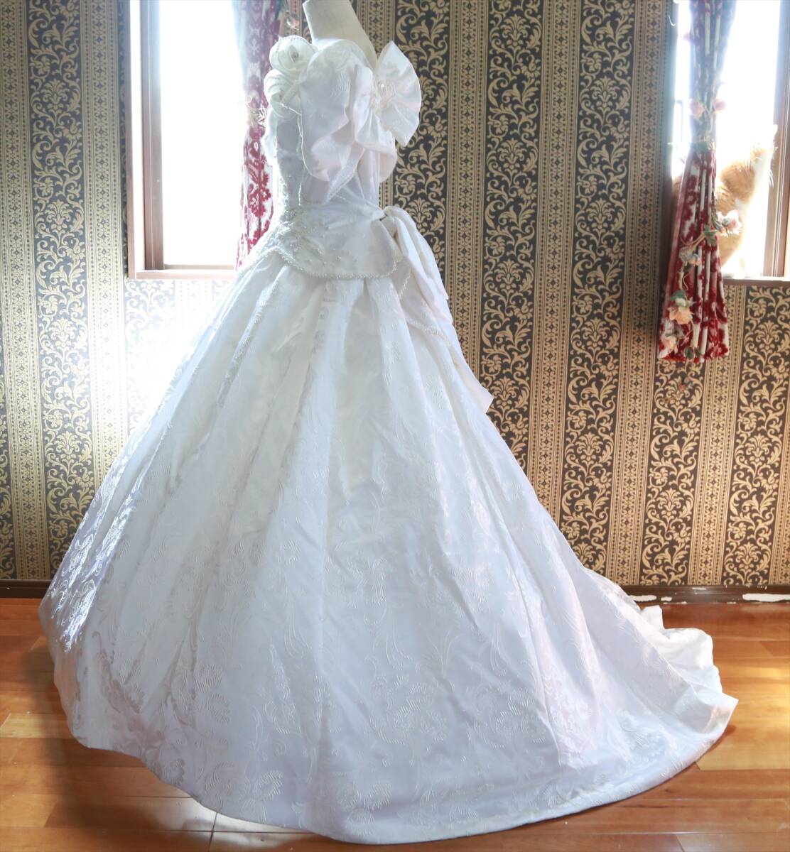 純白タケミブライダル高級ウエディングドレス9号11号13号15号M~3Lサイズ大きいサイズアンティークドレス舞台衣装_画像6