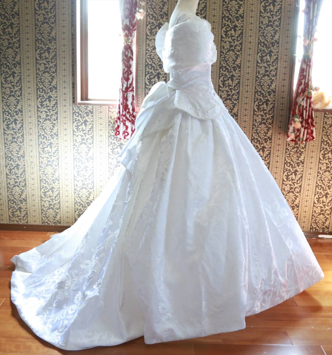 純白タケミブライダル高級ウエディングドレス9号11号13号15号M~3Lサイズ大きいサイズアンティークドレス舞台衣装_画像3