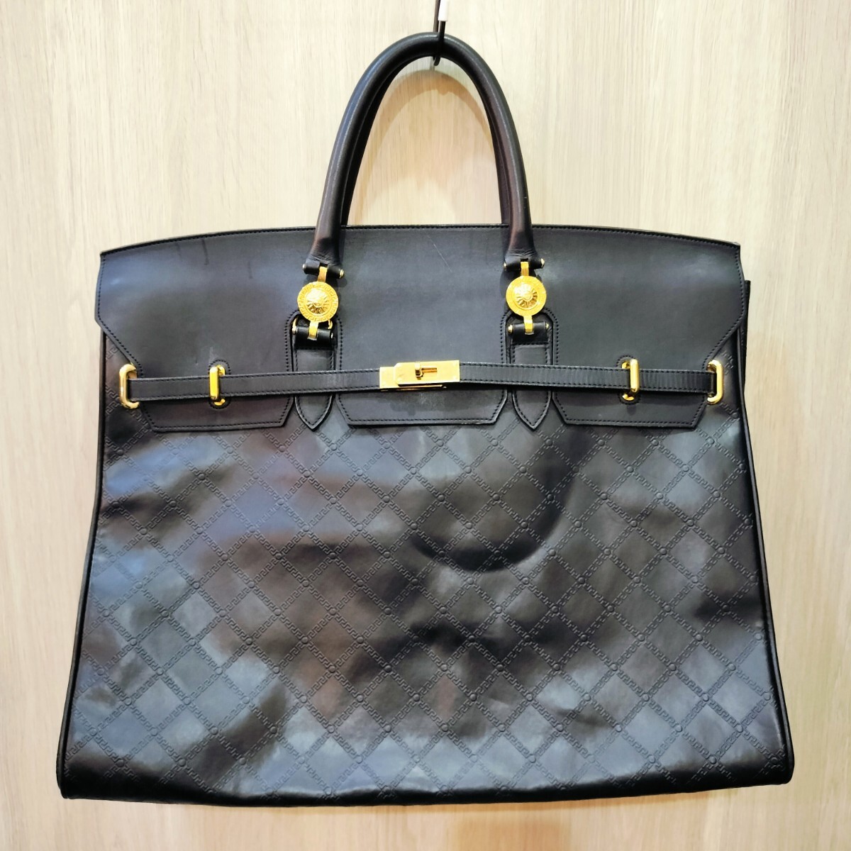 GIANNI VERSACE　ジャンニ ヴェルサーチェ　サンバースト　　グレカ柄　トラベルバッグ　2way ブラック_画像1