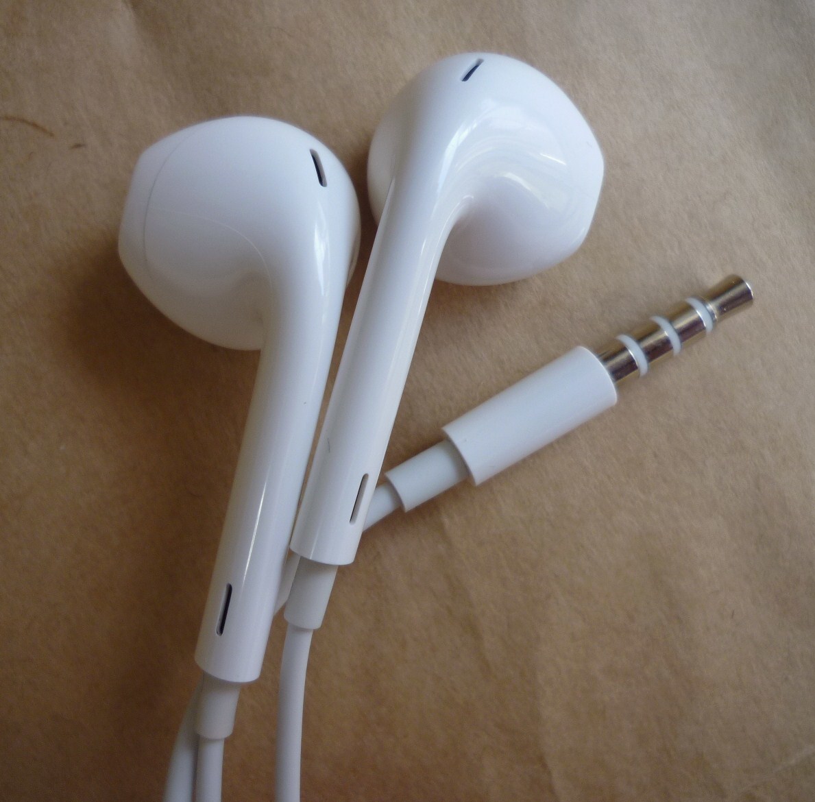 美品 Apple 純正品 イヤホン EarPods with 3.5㎜ Headphone plug コントローラー有り イヤフォン ヘッドセット iPhone アップル ①②_画像4