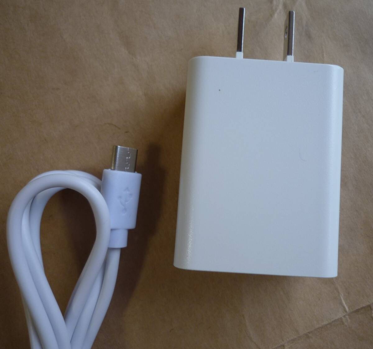 glo グロー純正 充電器 ACアダプター USB充電器 白 ホワイト 5V 2A YJC010W-0502000J スマホ充電 タブレット充電 電子タバコ MicroUSB の画像7