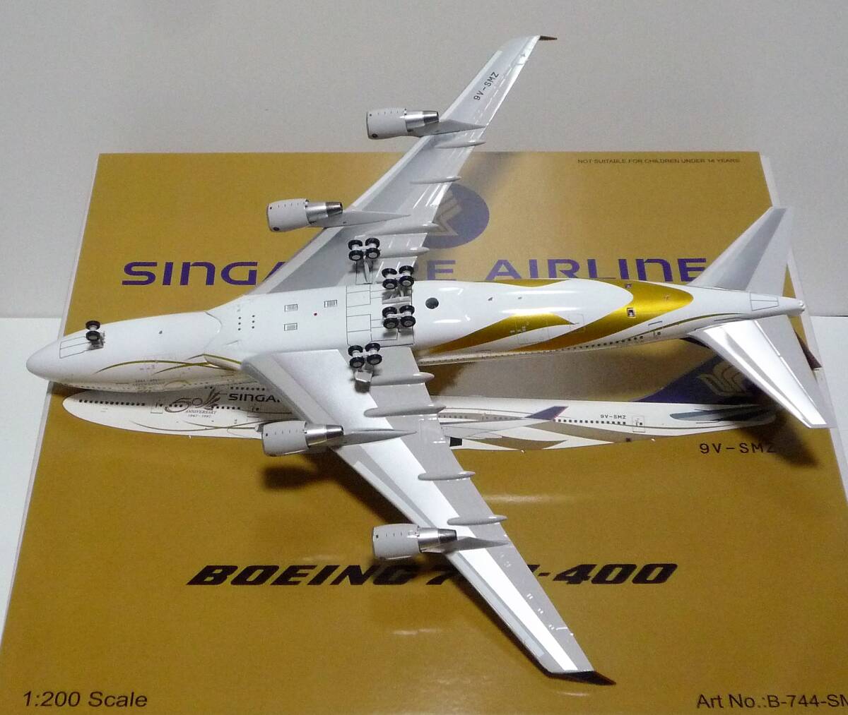  B-Models（1/200）シンガポール航空 747-400 9V-SMZ「50th Anniversary」_画像3