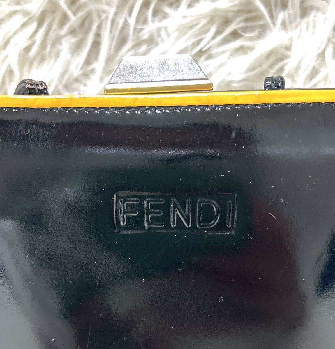 FENDI フェンディ ショルダーバッグ サコッシュポーチ コスメポーチ エナメル ロゴプレート ゴールドがま口 _画像9