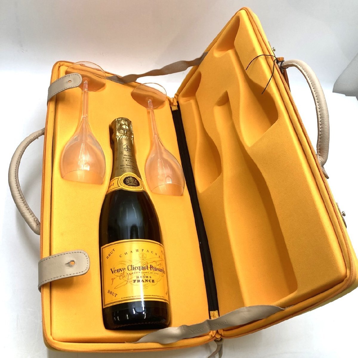 【9304-012】未開栓 Veuve Clicquot イエローラベル シャンパン ブリュット 12％ 750ml ヴーヴ クリコ グラス付の画像2