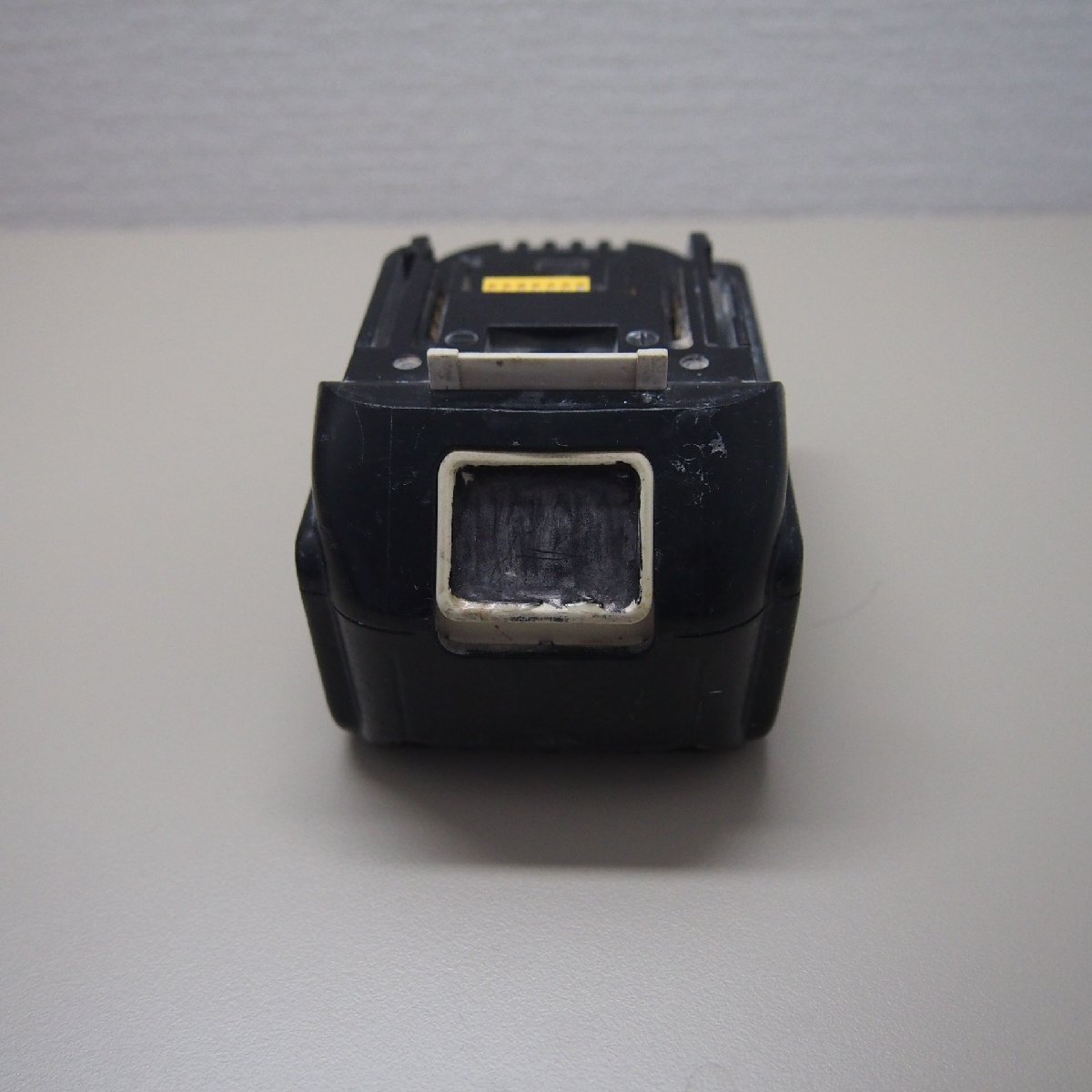 [9356-001S] Makita バッテリ BL1860B 18V・6.0Ah 【中古】 現状販売 ボタン破損 通電確認 マキタ 純正 バッテリー 充電池の画像4